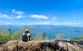 奥島山の空奏テラスから望む琵琶湖